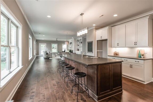 Building Photo - Huge East Nashville Home just steps to the...