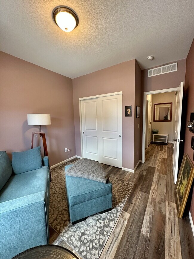 Building Photo - MOVE IN SPECIAL:   Move in before January 31, 2026 receive $500 off of 1st Month’s Rent.