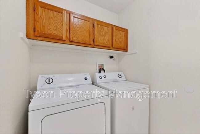 Building Photo - 908 Bursum Ln SE