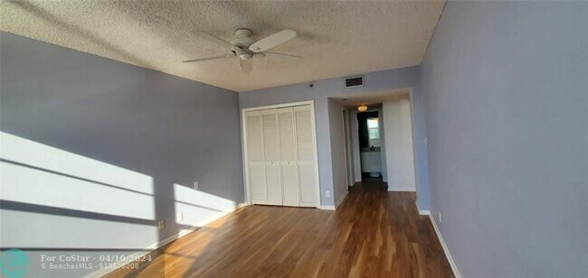 Building Photo - 3095 N Course Dr