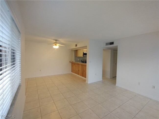 Building Photo - 1069 Villa Dr