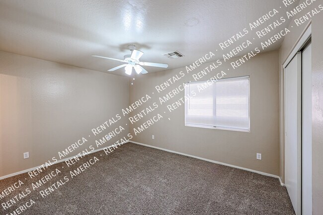 Building Photo - 12122 W Bloomfield Rd