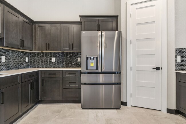 Building Photo - 208 Silverleaf Rd