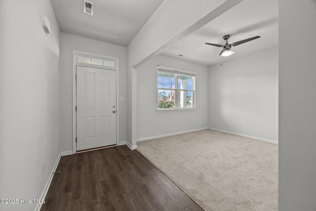 Building Photo - 115 Tralee Pl