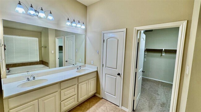Building Photo - 3811 Windmill Creek Dr