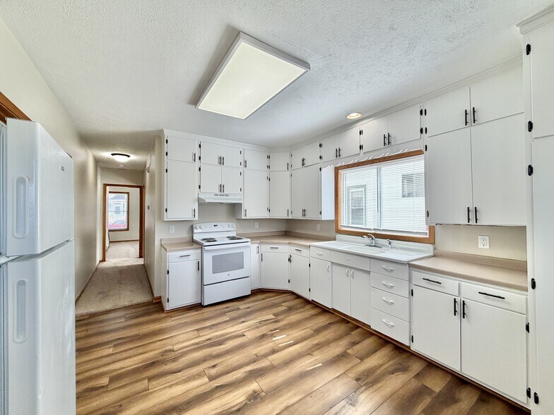 Building Photo - 612 Cherry St