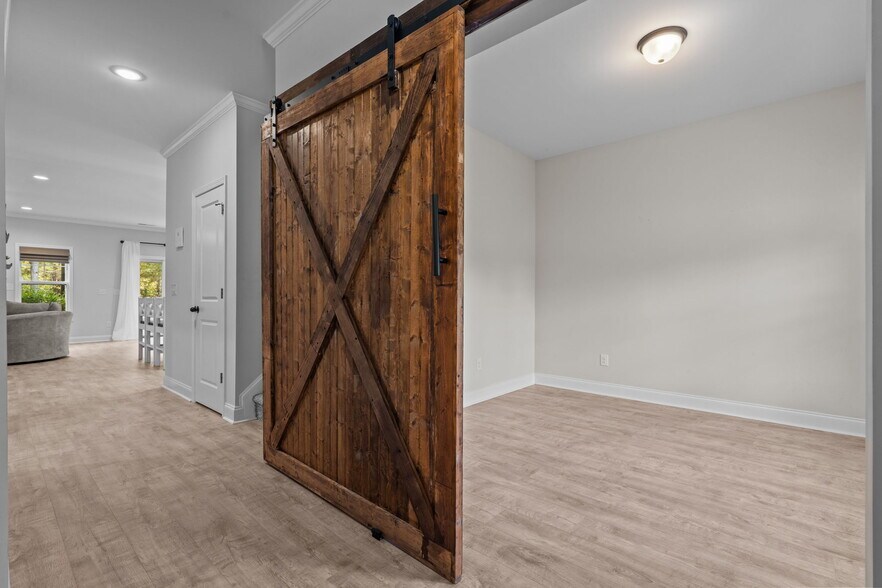 Building Photo - 120 Pinelands Vis