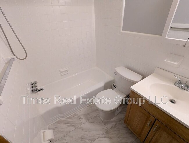 Building Photo - 708 Carmen Dr
