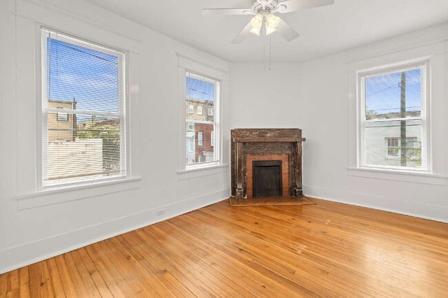Building Photo - Upscale Historic 3BR/2BA Condo with Rare G...