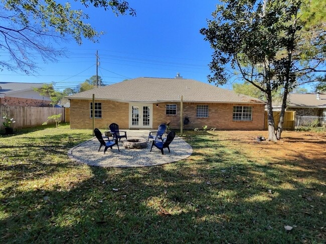Building Photo - Updated home in Ocean Springs!