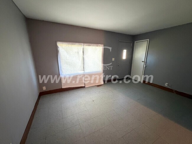 Building Photo - 907 Moore-