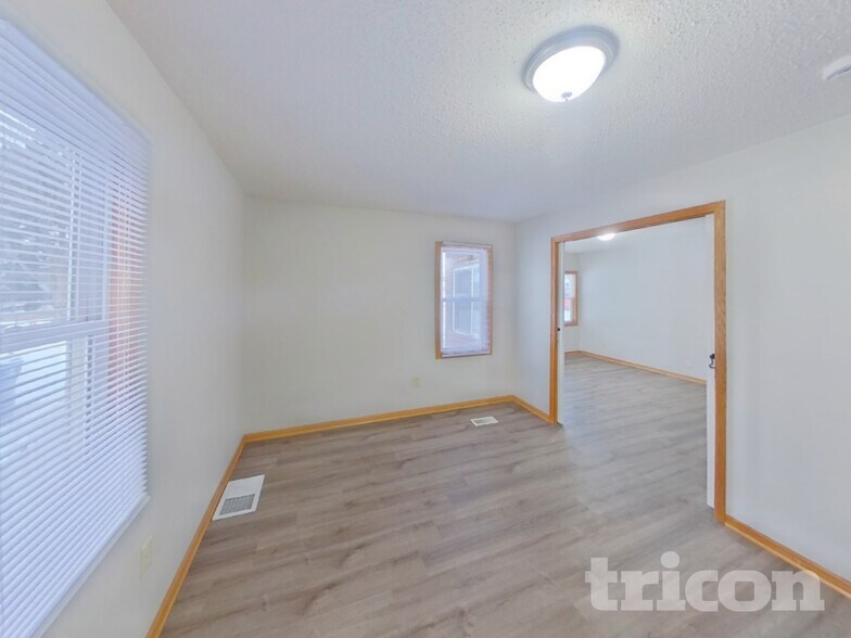 Building Photo - 2144 Sherwood Ave