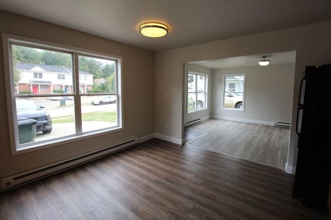 Building Photo - Three bedroom home