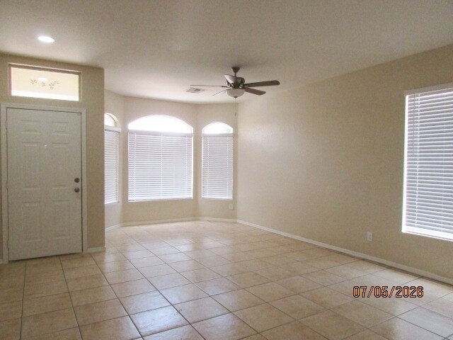 Building Photo - 6135 W Navajo Dr