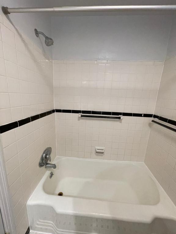 Building Photo - 2515 N Harvey Ave