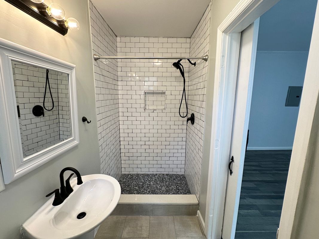 Building Photo - 44 Chestnut St