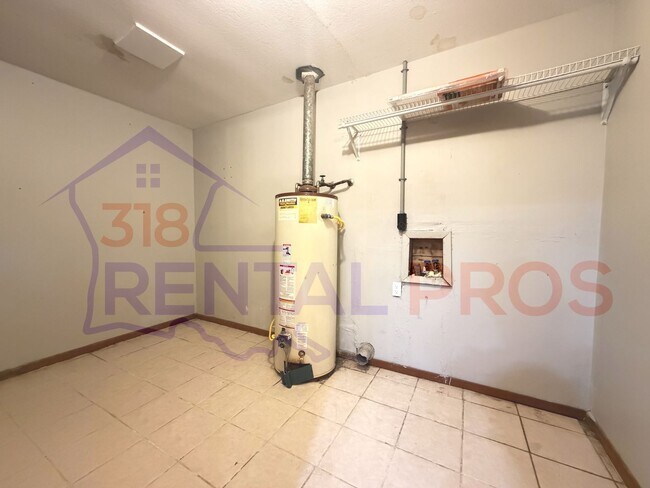 Building Photo - Four Bedroom Two Bath Home