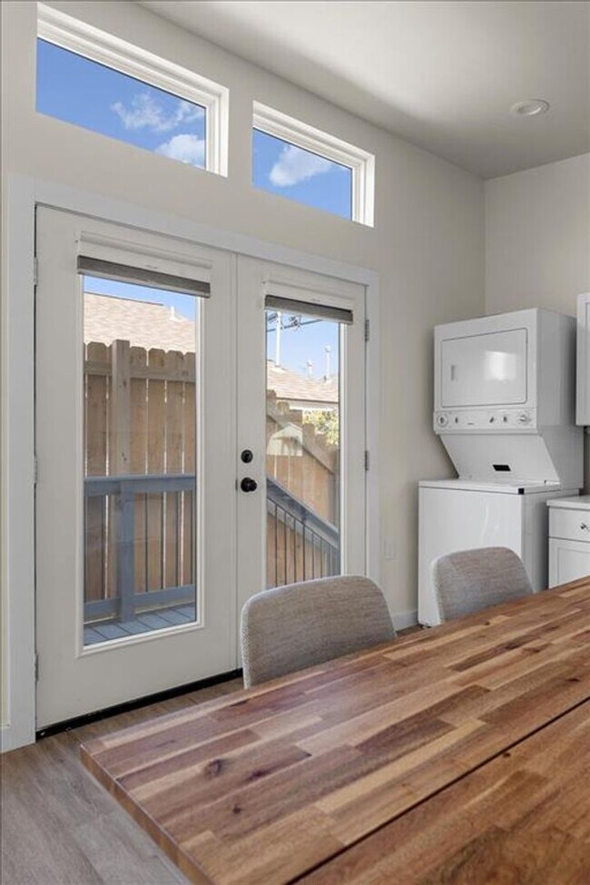 Building Photo - 1411 Fairfield Dr