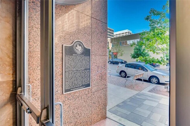 Building Photo - 710 Colorado St