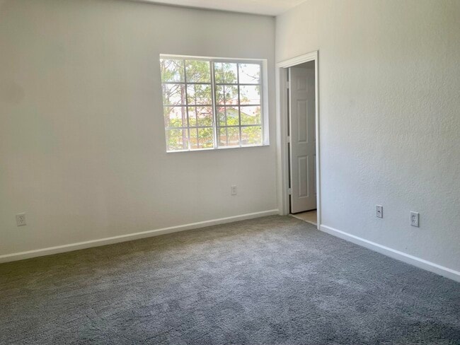 Building Photo - 5156 SE Mariner Garden Cir