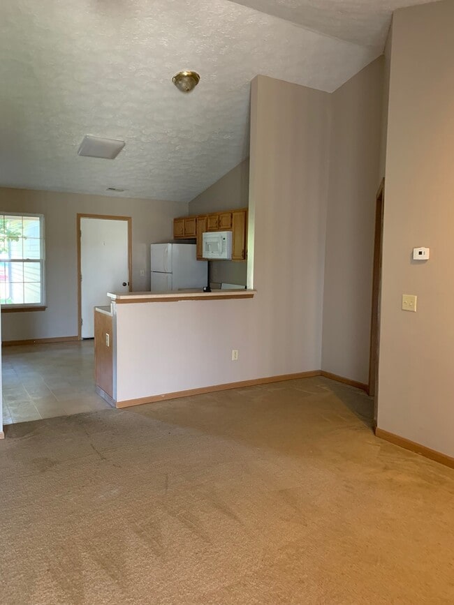 Building Photo - 2 bedroom, 2 full Bath, 2 car attached garage, West Lafayette duplex.