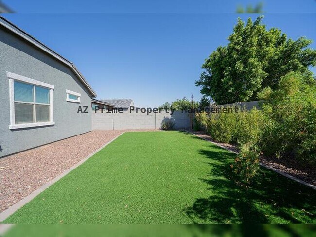 Building Photo - 17317 W Running Deer Trl