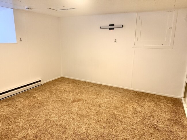 Building Photo - 925 Wilson Ave S