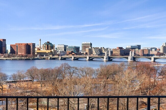 Building Photo - 120 Beacon St