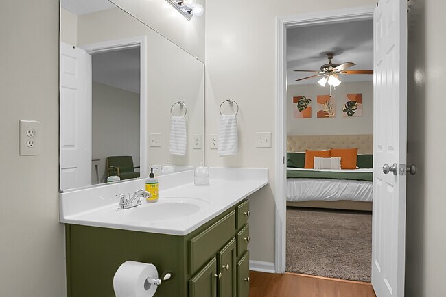 Building Photo - 124 Larkspur Dr