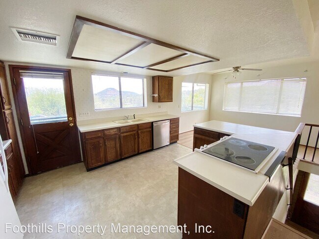 Building Photo - 2 br, 2 bath House - 545 Norbie Road