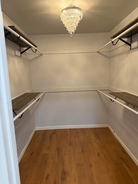 Building Photo - 1868 Cherokee Dr