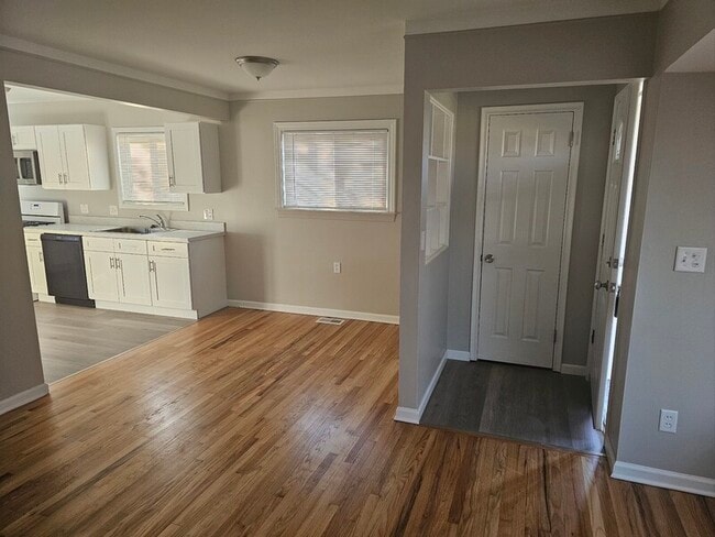 Building Photo - 26539 Clarita St