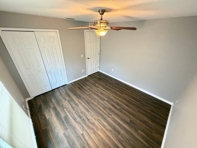 Building Photo - AWESOME 3/2 w/ office HOME in Deltona! You need to check this out!