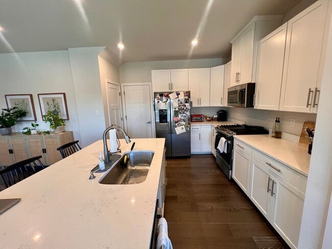 Building Photo - Sewickley - 4 Bedroom 3.5 Bathroom - End U...
