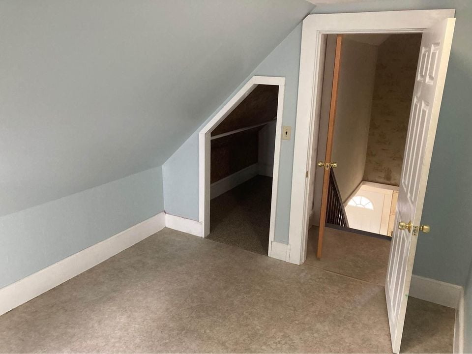 Building Photo - 64 Valley St