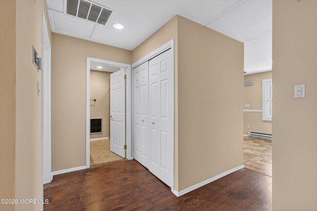 Building Photo - 69 William And Mary Sq