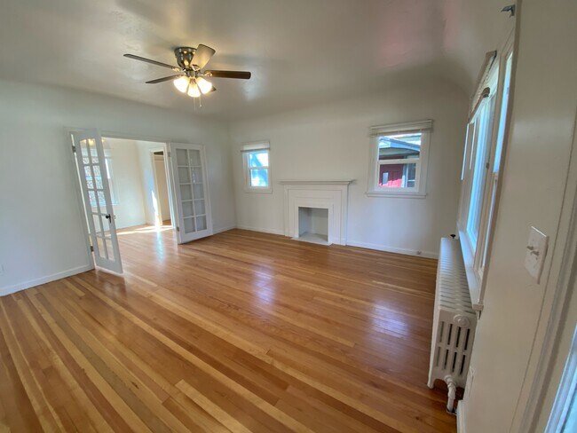 Building Photo - 2445 Custer Ave