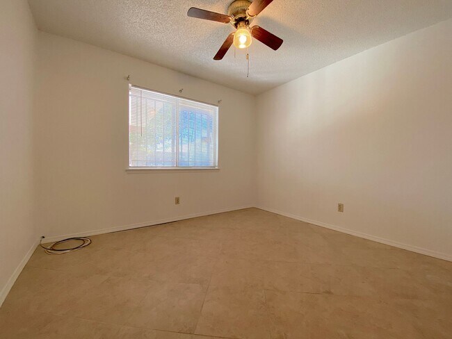 Building Photo - West El Paso 3 bed refrig A/C Home