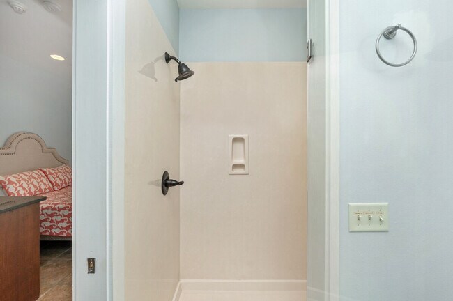 Building Photo - 87 Barracuda St