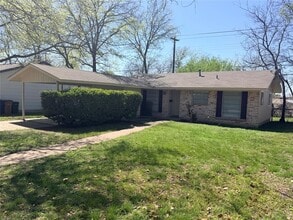 Building Photo - 8520 Woodstone Dr