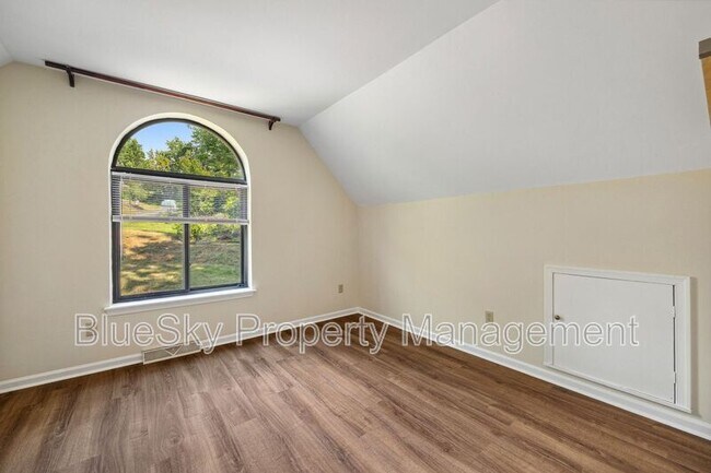 Building Photo - 1676 Royal Oak Ct