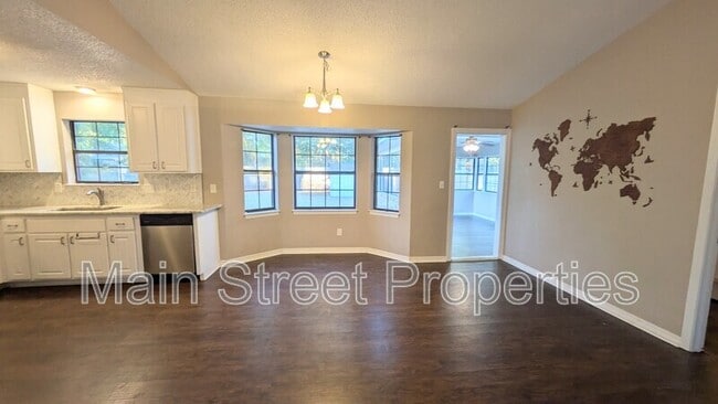 Building Photo - 7524 Sandy Creek Dr