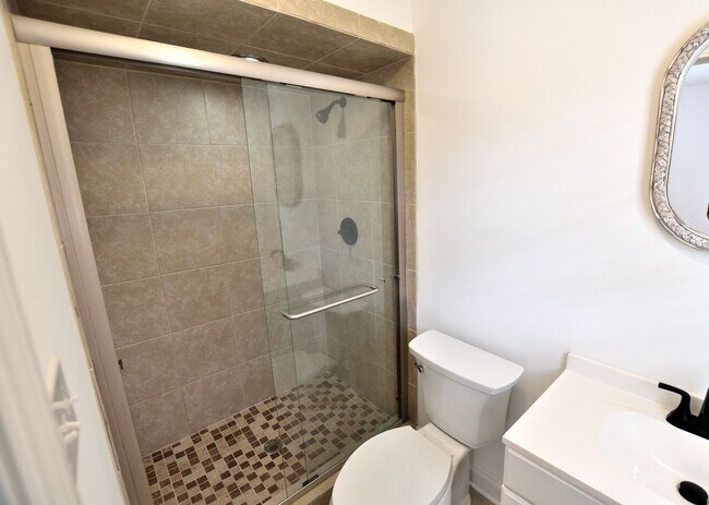 Building Photo - 3645 Shenandoah Dr