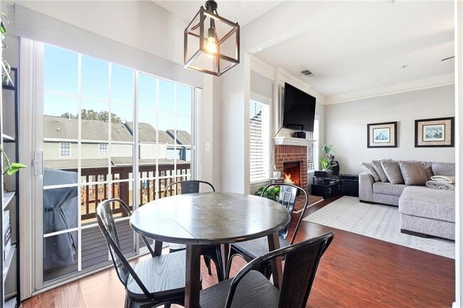 Building Photo - 410 Lantern Ln