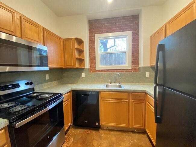 Building Photo - 1112 Lawrence St