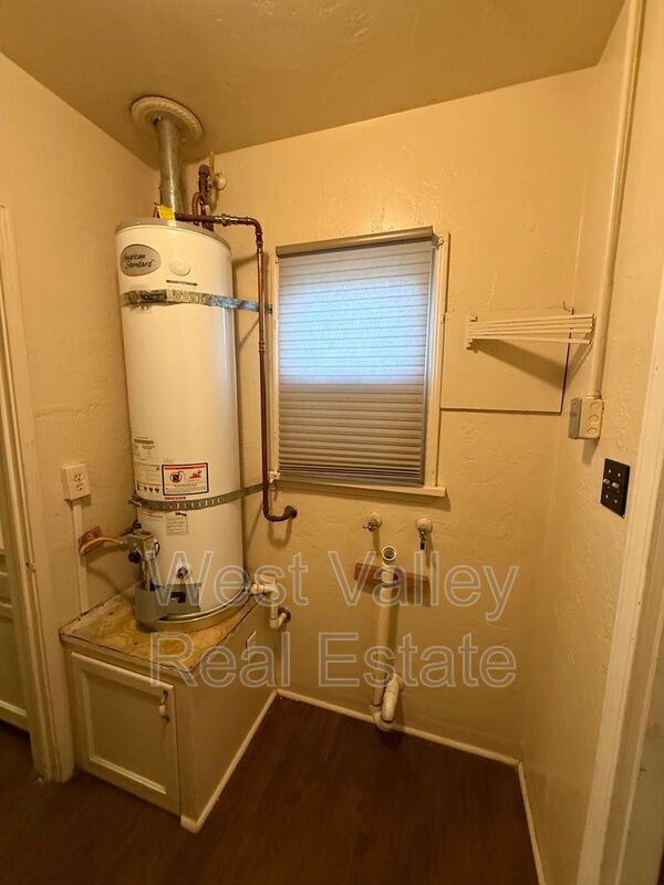 Building Photo - 1605 Howard Ave