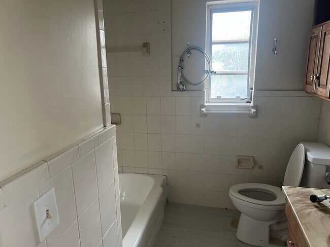 Building Photo - 2326 Cres Ridge Rd