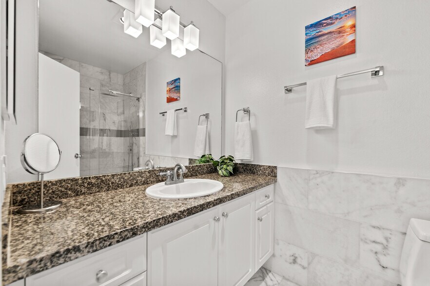 Building Photo - 17141 W Bernardo Dr