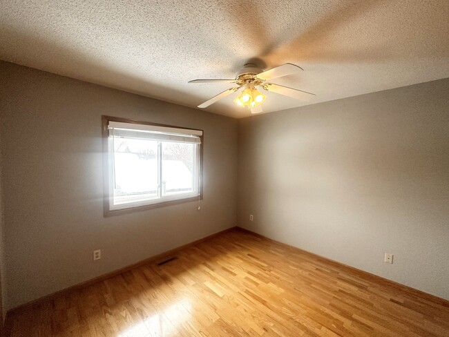 Building Photo - 9403 Lakeside Trl