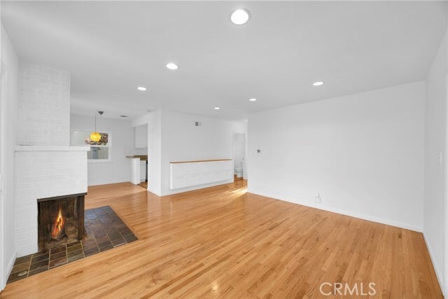 Building Photo - 353 Cres
